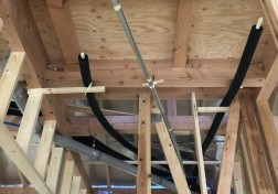 F-CON(光冷暖)機器への専用配管工事状況